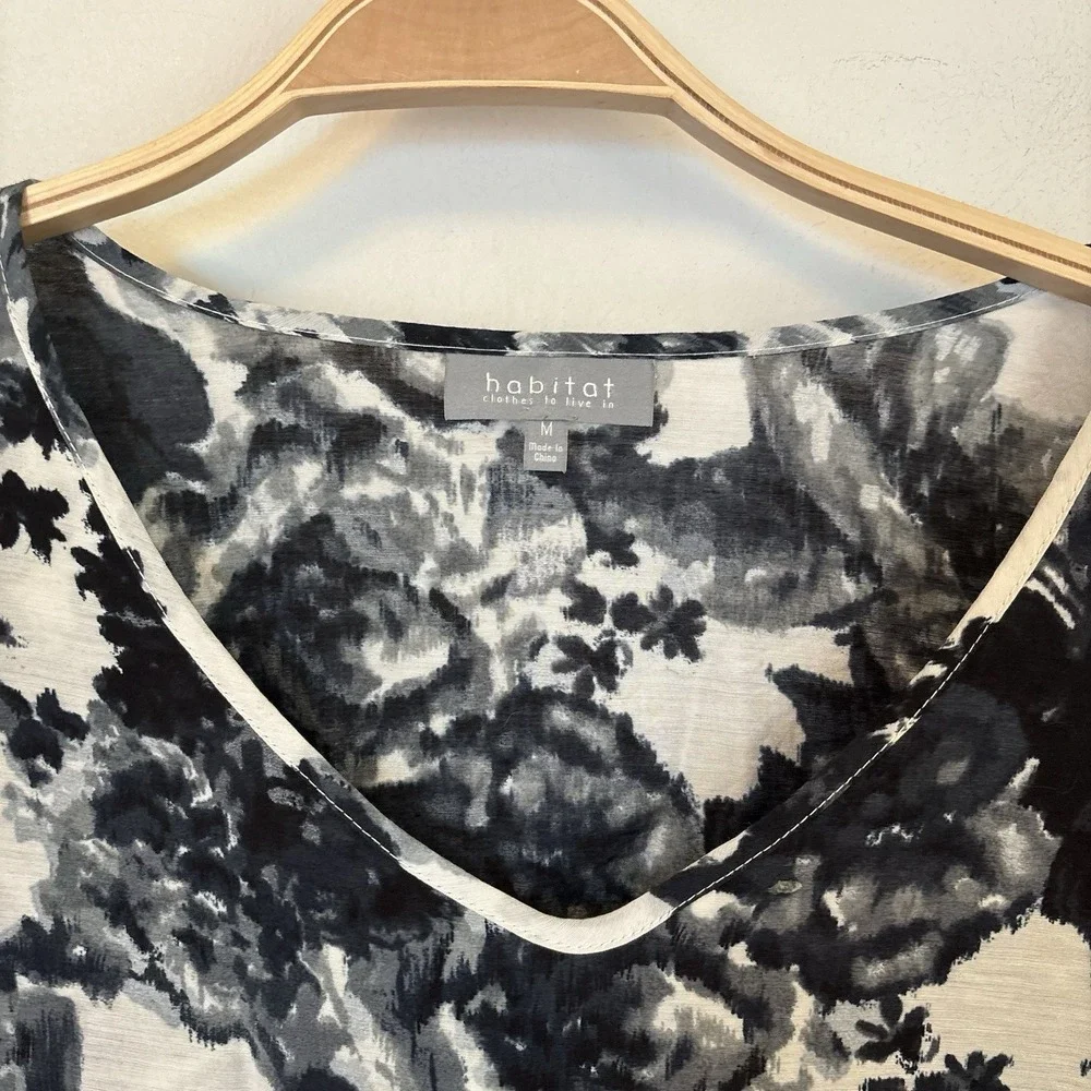 Habitat Women's Blouse Tunic M White Black Floral Rose‎ Lightweight Whimsigoth - Picture 2 of 6